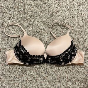 Victoria’s Secret push up bra. Size: 36A.
